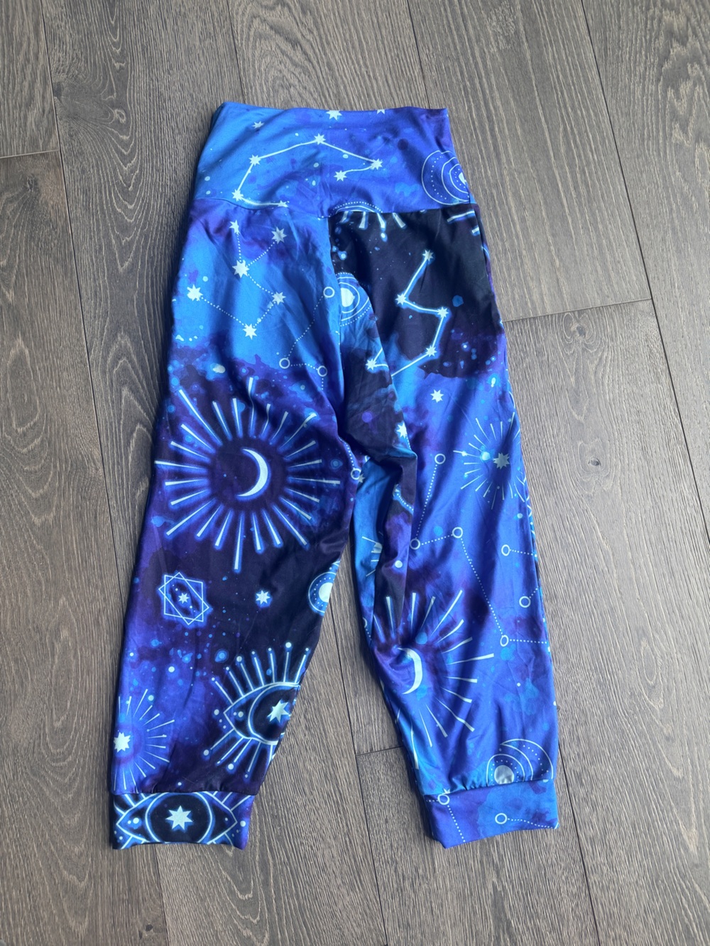 Exotica Constellation Soft to Touch Cropped Jogger Capris with Pockets Size M